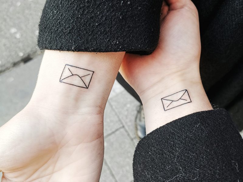 10 fouten die mensen maken bij het zetten van een kleine tatoeage